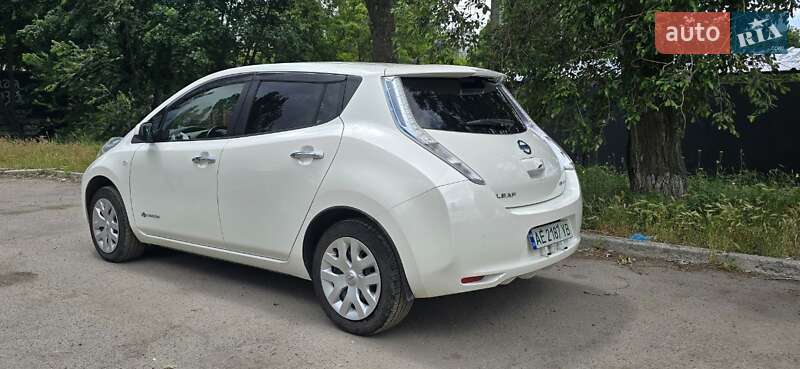 Хетчбек Nissan Leaf 2015 в Дніпрі