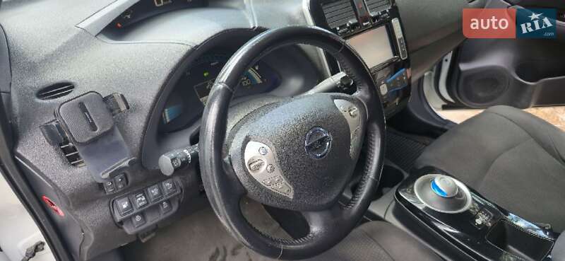 Хетчбек Nissan Leaf 2015 в Дніпрі