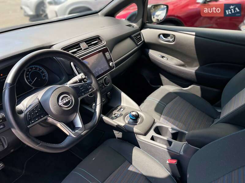 Хэтчбек Nissan Leaf 2022 в Киеве