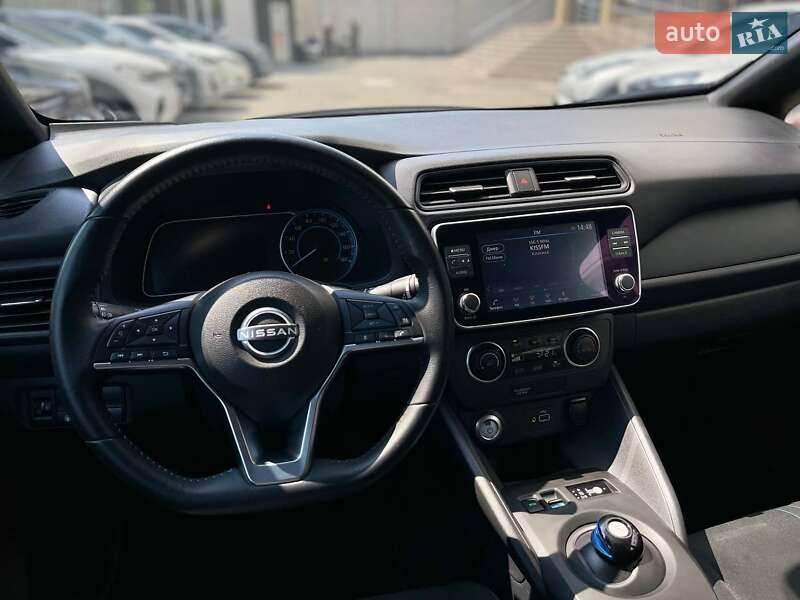 Хэтчбек Nissan Leaf 2022 в Киеве
