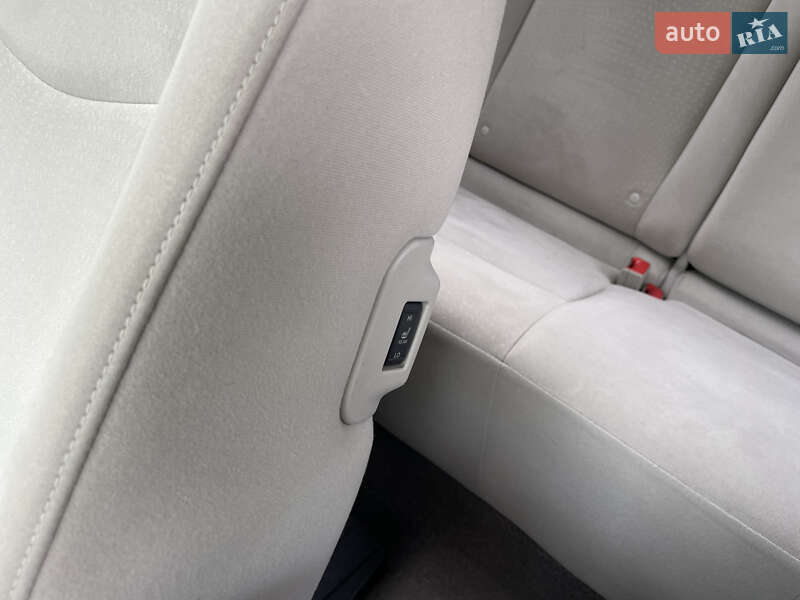 Хэтчбек Nissan Leaf 2012 в Красилове
