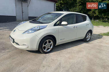 Хэтчбек Nissan Leaf 2012 в 