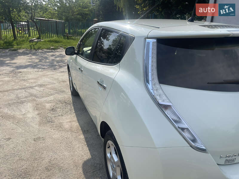 Хэтчбек Nissan Leaf 2012 в Красилове