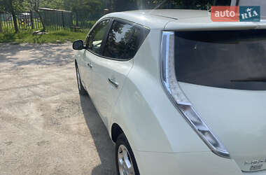 Хэтчбек Nissan Leaf 2012 в 