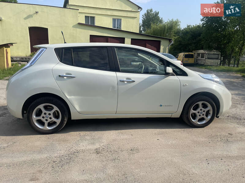 Хэтчбек Nissan Leaf 2012 в Красилове