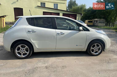 Хэтчбек Nissan Leaf 2012 в 