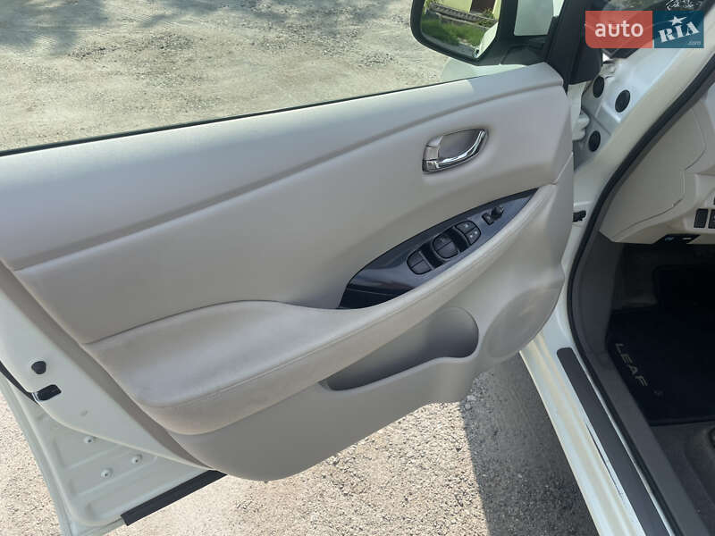 Хэтчбек Nissan Leaf 2012 в Красилове