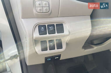 Хэтчбек Nissan Leaf 2012 в 