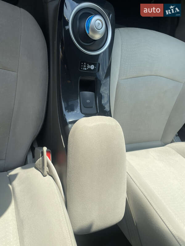 Хэтчбек Nissan Leaf 2012 в Красилове