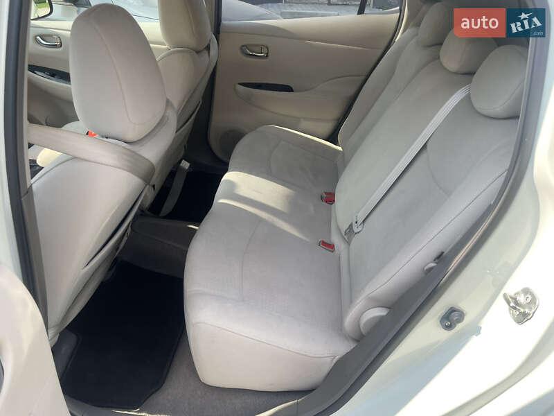 Хэтчбек Nissan Leaf 2012 в Красилове