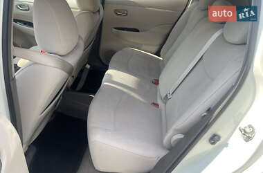 Хэтчбек Nissan Leaf 2012 в 