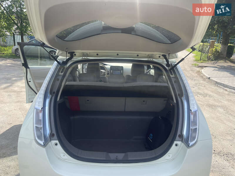 Хэтчбек Nissan Leaf 2012 в Красилове