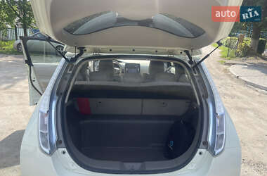 Хэтчбек Nissan Leaf 2012 в 