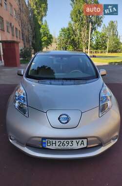 Хетчбек Nissan Leaf 2012 в 