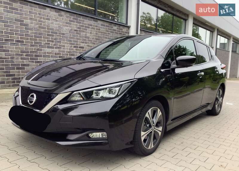 Хэтчбек Nissan Leaf 2021 в 