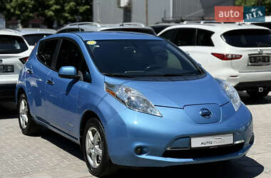 Хэтчбек Nissan Leaf 2013 в 