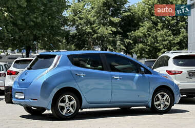 Хэтчбек Nissan Leaf 2013 в 