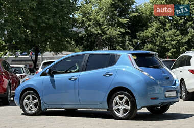 Хэтчбек Nissan Leaf 2013 в 