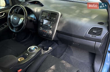 Хэтчбек Nissan Leaf 2013 в 