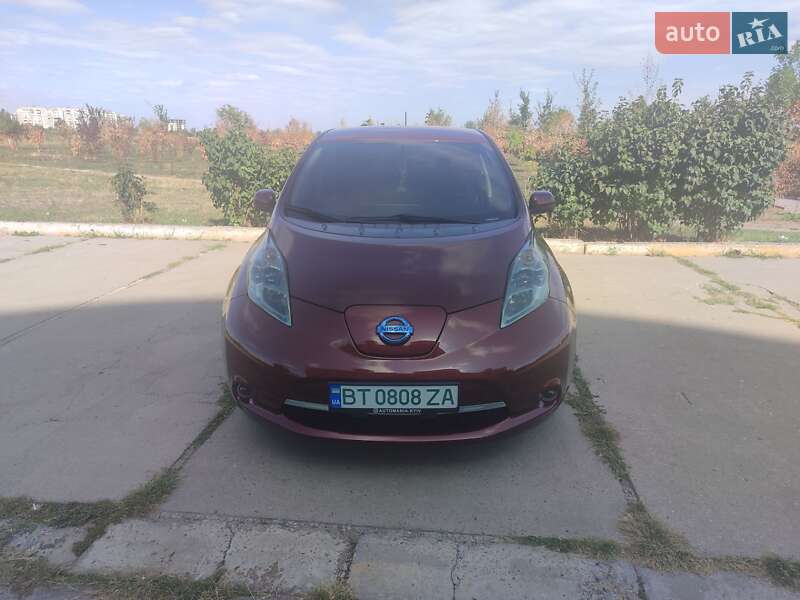 Хэтчбек Nissan Leaf 2016 в Херсоне