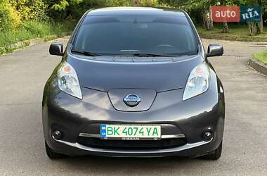 Хетчбек Nissan Leaf 2013 в 