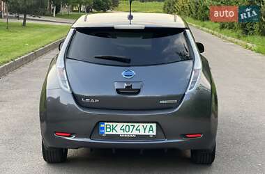 Хетчбек Nissan Leaf 2013 в 