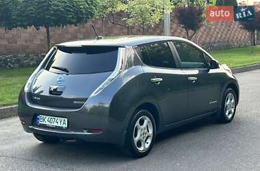 Хетчбек Nissan Leaf 2013 в 