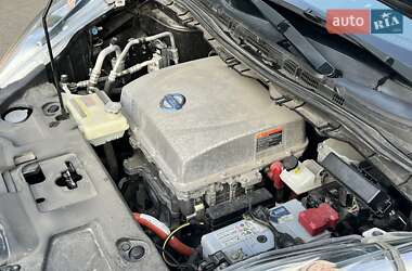 Хетчбек Nissan Leaf 2013 в 