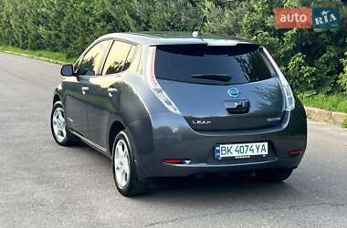 Хетчбек Nissan Leaf 2013 в 