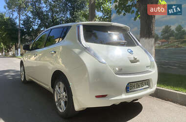 Хэтчбек Nissan Leaf 2012 в 