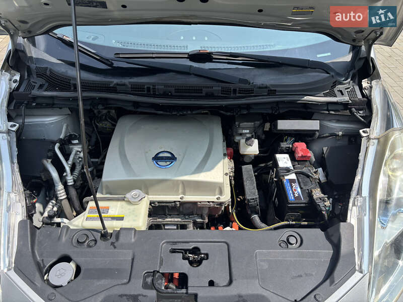 Хэтчбек Nissan Leaf 2014 в Киеве