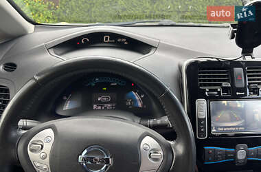 Хэтчбек Nissan Leaf 2014 в 