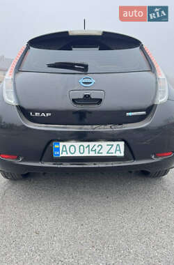 Хэтчбек Nissan Leaf 2013 в 