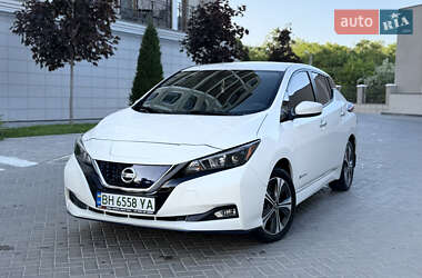 Хэтчбек Nissan Leaf 2019 в 