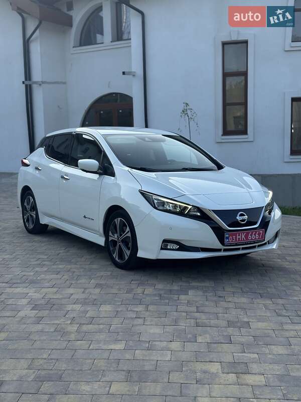Хэтчбек Nissan Leaf 2019 в Долине