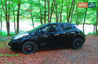 Хэтчбек Nissan Leaf 2014 в 
