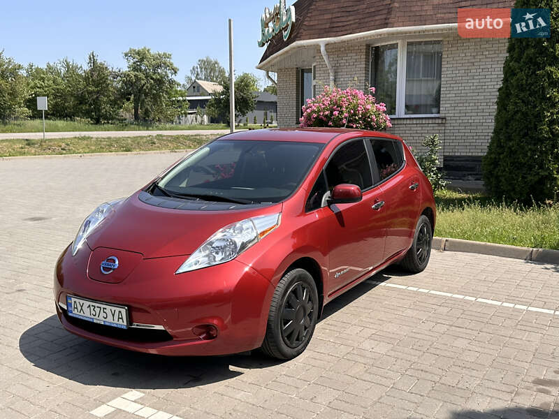 Хэтчбек Nissan Leaf 2014 в 