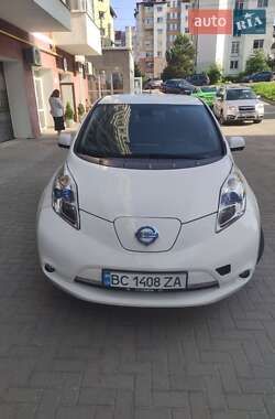 Хэтчбек Nissan Leaf 2015 в 