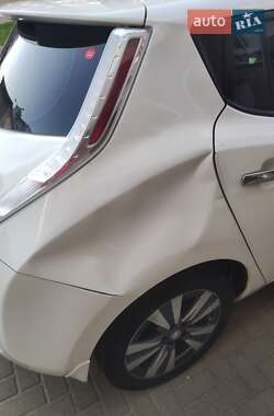 Хэтчбек Nissan Leaf 2015 в 
