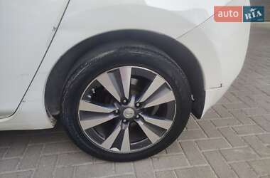 Хэтчбек Nissan Leaf 2015 в 
