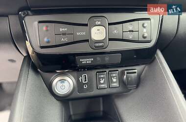 Хэтчбек Nissan Leaf 2020 в 