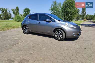 Хэтчбек Nissan Leaf 2014 в 