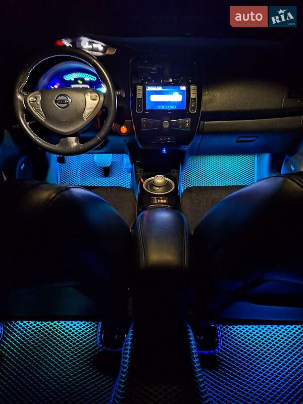 Хэтчбек Nissan Leaf 2013 в Николаеве