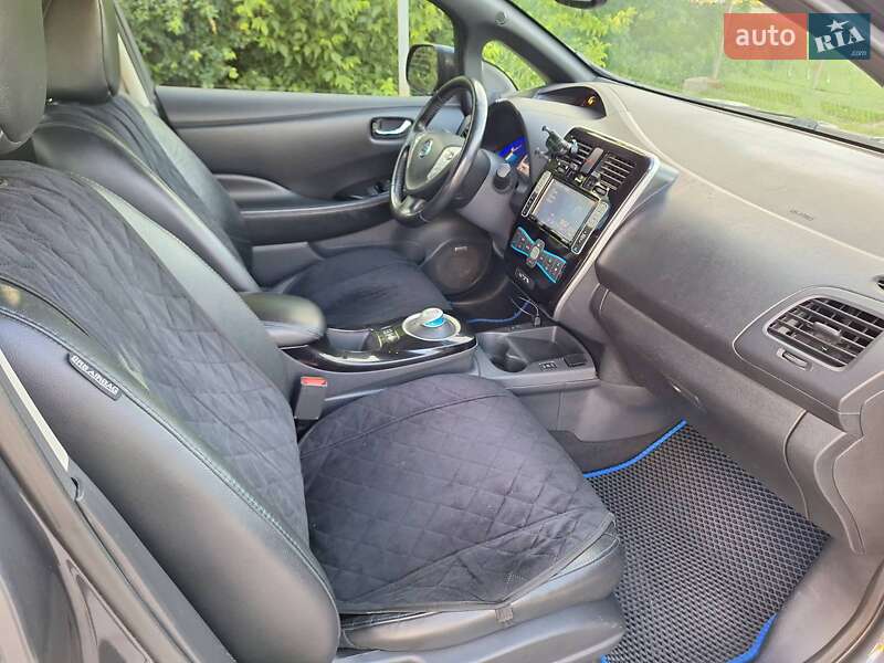 Хэтчбек Nissan Leaf 2013 в Николаеве