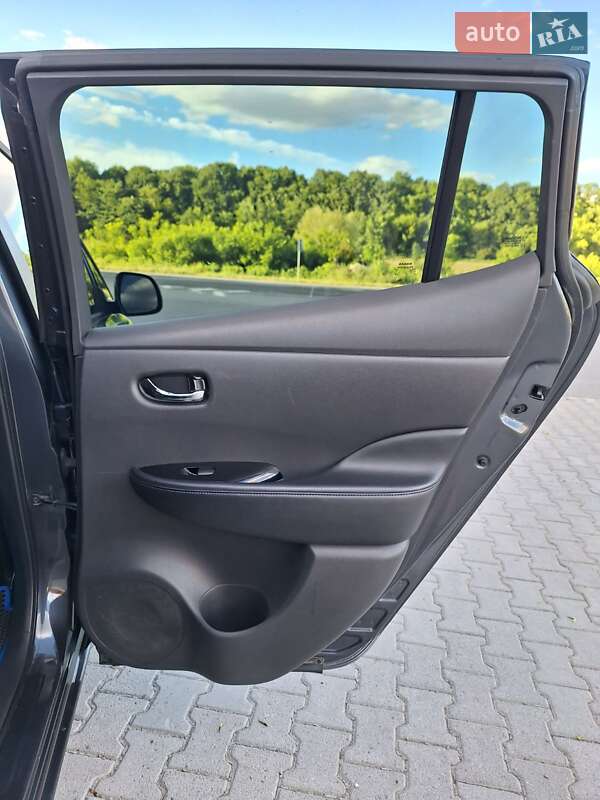 Хэтчбек Nissan Leaf 2013 в Николаеве