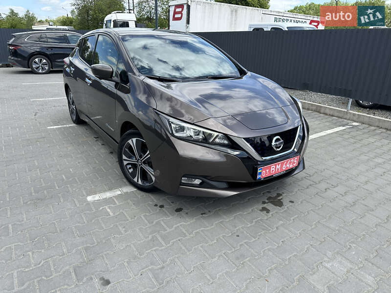 Хэтчбек Nissan Leaf 2018 в 
