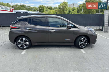 Хэтчбек Nissan Leaf 2018 в 