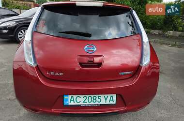 Хэтчбек Nissan Leaf 2012 в 