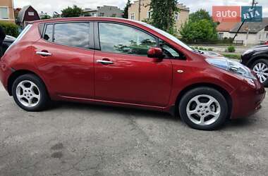 Хэтчбек Nissan Leaf 2012 в 