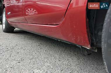 Хэтчбек Nissan Leaf 2012 в 